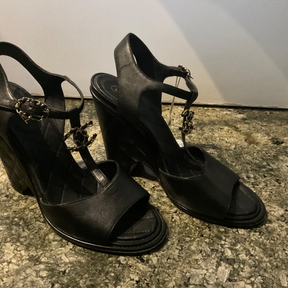 CHANEL QUILTED HEEL WEDGES !! - Picture 14 of 15